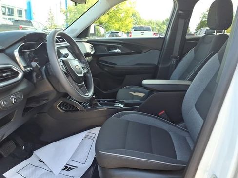 Used 2023 Chevrolet TrailBlazer LT FWD image 12