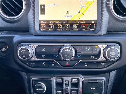 Certified 2018 Jeep Wrangler Unlimited Sahara image 17