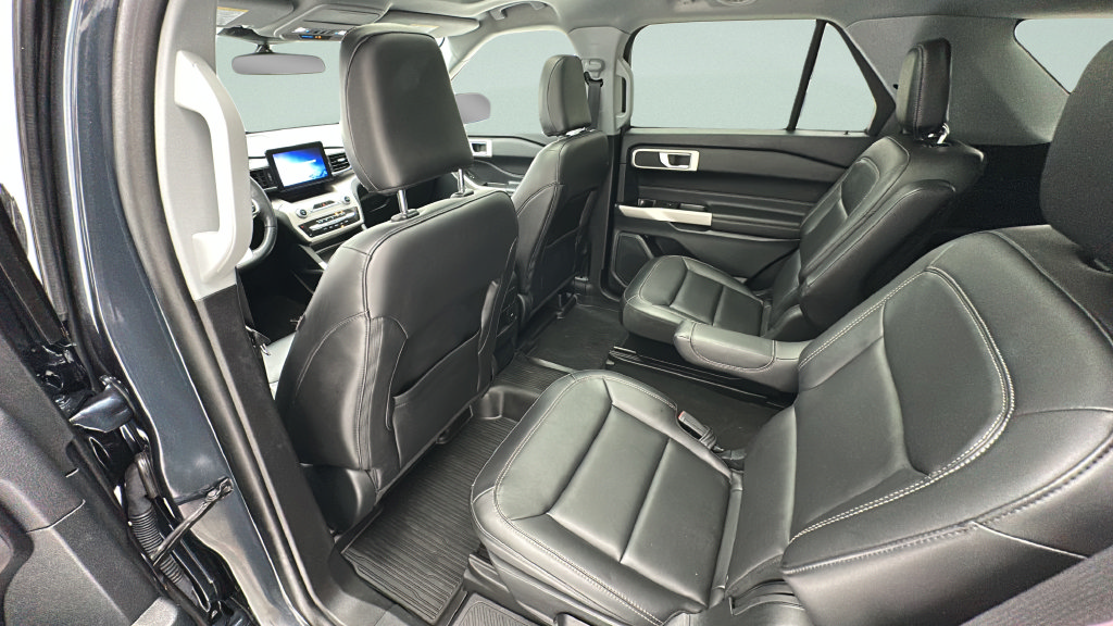 Used 2023 Ford Explorer XLT w/ Equipment Group 202A AWD/4WD image 9