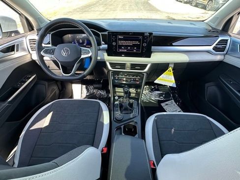 New 2026 Volkswagen Taos SE image 32