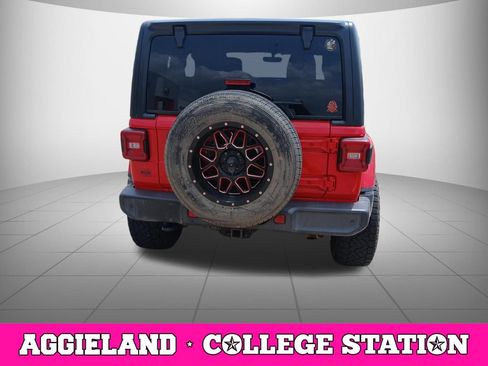 Used 2018 Jeep Wrangler Unlimited Sahara w/ Uconnect 4C Nav & Sound Group AWD/4WD image 3