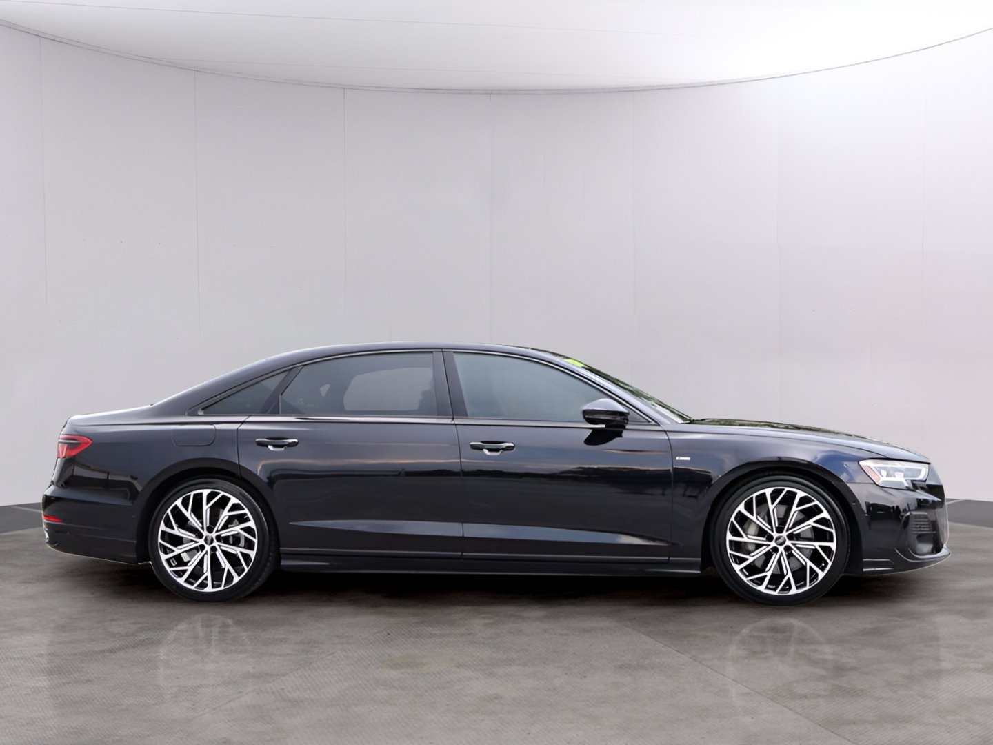 Used 2024 Audi A8 L 3.0T w/ Comfort Plus Package AWD/4WD image 4