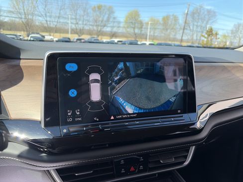 Certified 2024 Volkswagen Atlas SE image 40