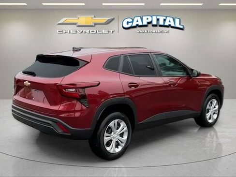 Used 2025 Chevrolet Trax LS w/ Driver Confidence Package FWD image 5