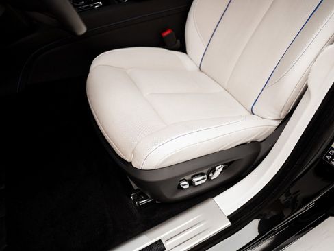 Used 2022 Rolls-Royce Ghost w/ Ghost Package image 59