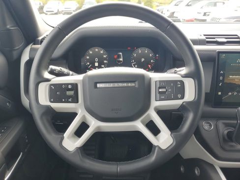 Certified 2025 Land Rover Defender 130 X-Dynamic SE AWD/4WD image 28