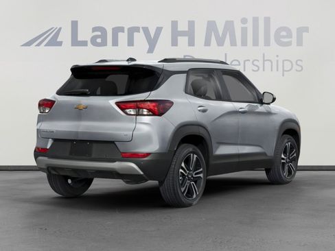 Used 2025 Chevrolet TrailBlazer LT FWD image 5