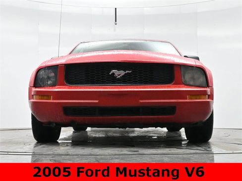 Used 2005 Ford Mustang Convertible image 10