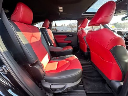 Used 2023 Toyota Highlander XSE image 31