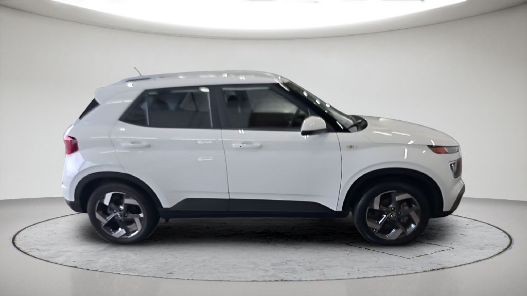 Used 2026 Hyundai Venue SEL FWD image 5