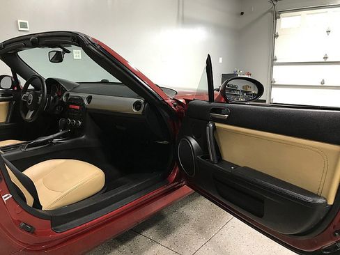 Used 2012 MAZDA MX-5 Miata Grand Touring w/ Premium Pkg RWD image 20