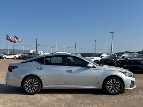 Certified 2023 Nissan Altima 2.5 SV FWD image 25