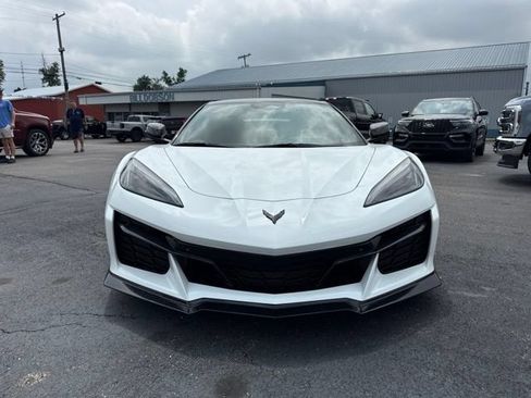 Used 2025 Chevrolet Corvette Z06 RWD image 4