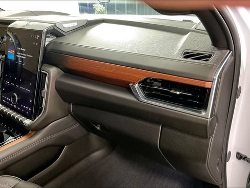 Used 2026 GMC Yukon Denali w/ Sun & Power Step Package AWD/4WD image 15