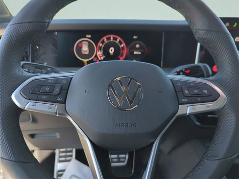 New 2026 Volkswagen Tiguan SE R-Line image 25