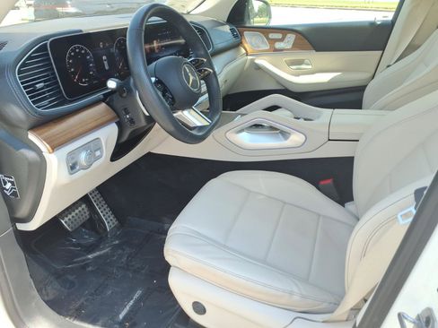 Used 2024 Mercedes-Benz GLS 450 4MATIC image 11