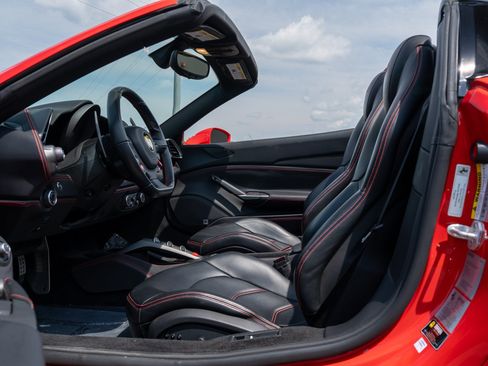 Used 2018 Ferrari 488 Spider RWD image 31