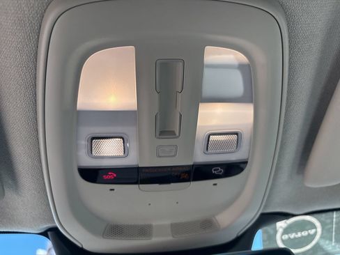 Certified 2026 Volvo XC40 B5 Plus AWD/4WD image 25