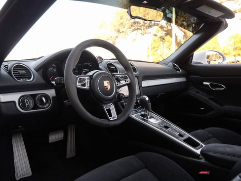 Used 2018 Porsche 718 Boxster GTS image 12