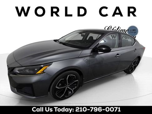Used 2025 Nissan Altima 2.5 SR image 3