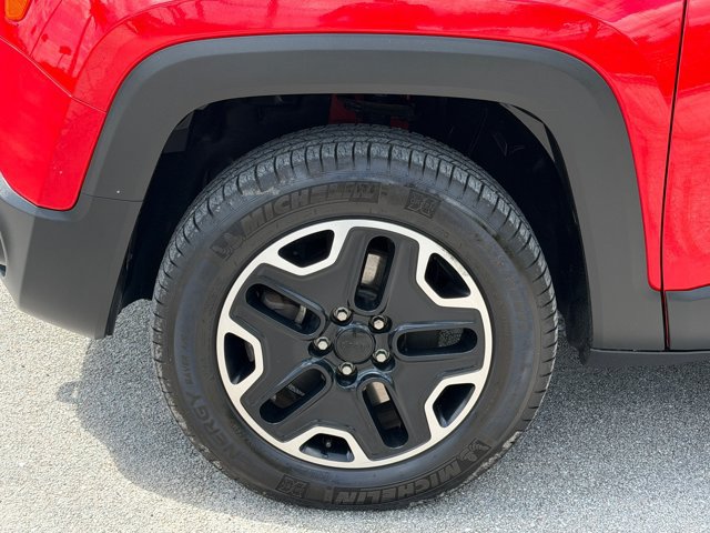 Used 2017 Jeep Renegade Trailhawk w/ Cold Weather Group II AWD/4WD image 13