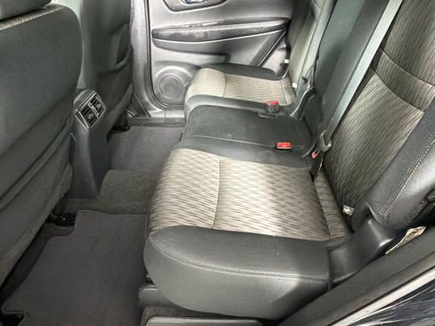 Used 2018 Nissan Rogue SV image 20