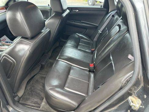 Used 2011 Chevrolet Impala LT w/ Luxury Edition Package FWD image 9
