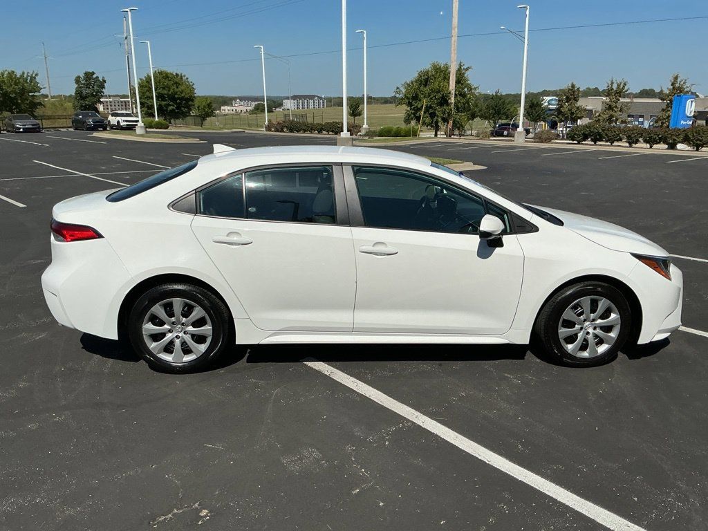 Used 2025 Toyota Corolla LE FWD image 15