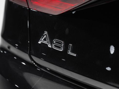 Used 2025 Audi A8 L 3.0T AWD/4WD image 12