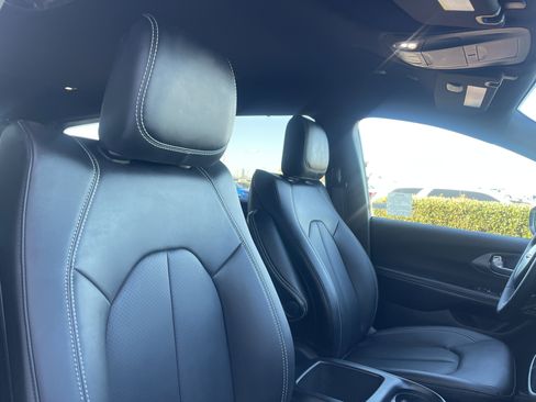 New 2026 Chrysler Pacifica Select image 32