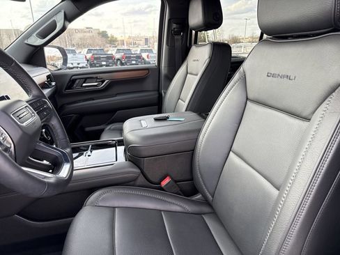Used 2025 GMC Yukon Denali w/ LPO, Floor Liner Package image 5