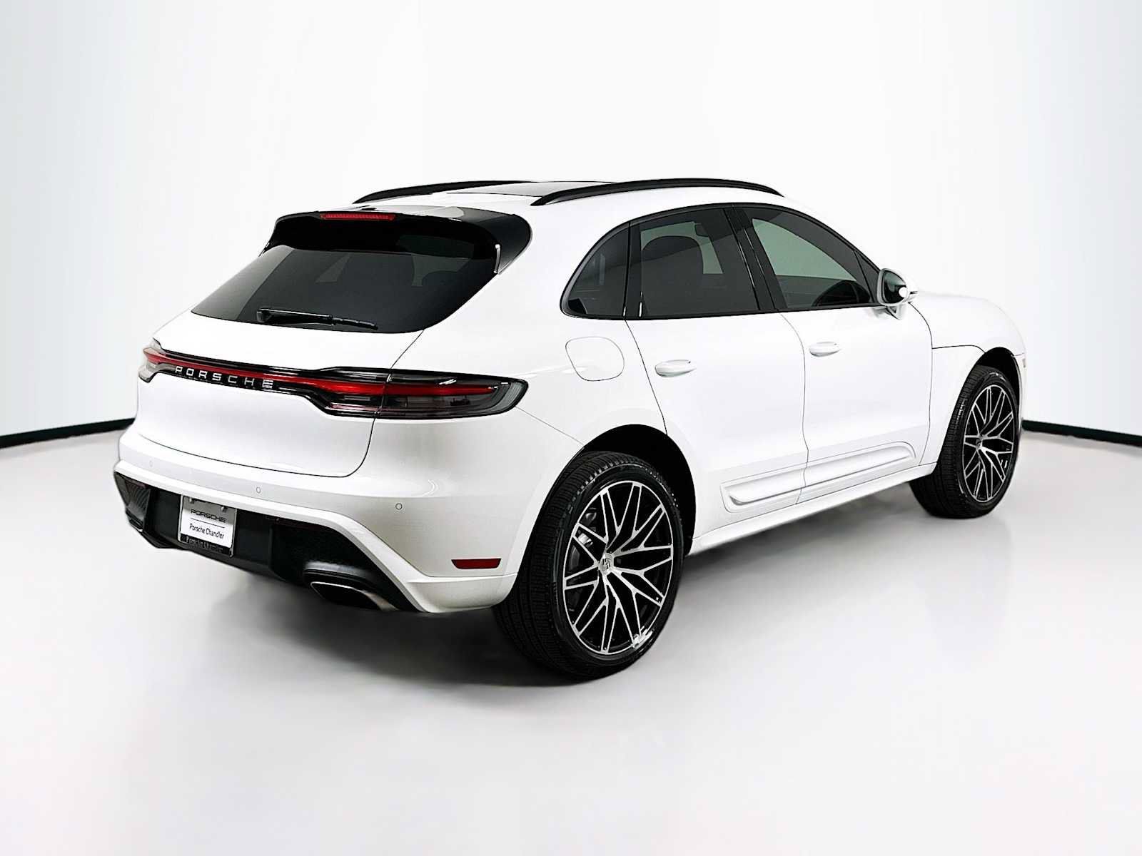 Used 2026 Porsche Macan AWD/4WD image 9