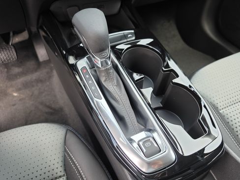 New 2026 Chevrolet Trax LT w/ Sunroof Package FWD image 31