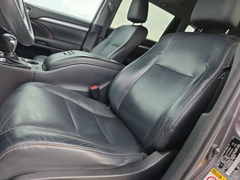 Used 2016 Toyota Highlander XLE AWD/4WD image 18
