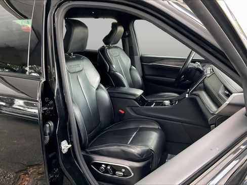 Used 2021 Jeep Grand Cherokee L Overland w/ Luxury Tech Group IV AWD/4WD image 9