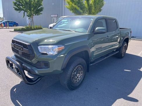Used 2022 Toyota Tacoma SR5 w/ Trail Edition AWD/4WD image 1