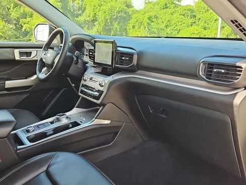Used 2023 Ford Explorer XLT w/ Equipment Group 202A AWD/4WD image 21