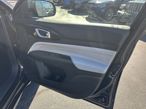 Used 2022 Jeep Compass Limited w/ Elite Group image 16