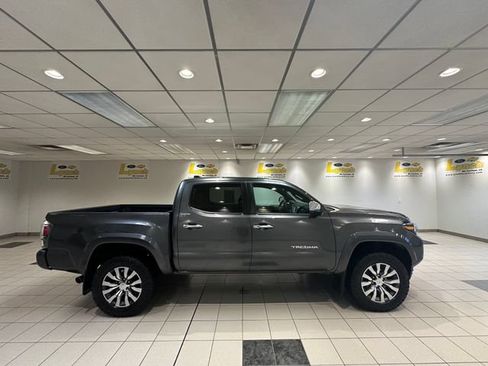 Used 2020 Toyota Tacoma Limited AWD/4WD image 3