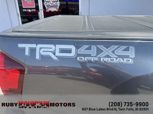Used 2018 Toyota Tacoma TRD Off-Road w/ Technology Package AWD/4WD image 23