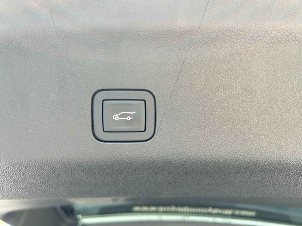 Used 2025 GMC Yukon Denali w/ Denali Reserve Package RWD image 53