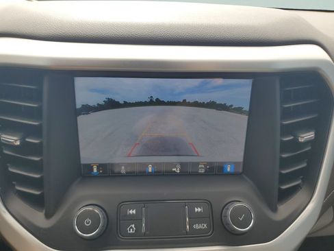 Used 2023 GMC Acadia SLT w/ Technology Package AWD/4WD image 17