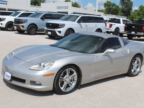 Used 2005 Chevrolet Corvette Coupe w/ Preferred Equipment Group RWD image 7