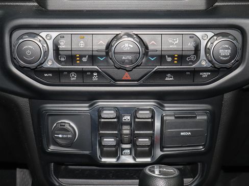 Used 2022 Jeep Gladiator Sport AWD/4WD image 11