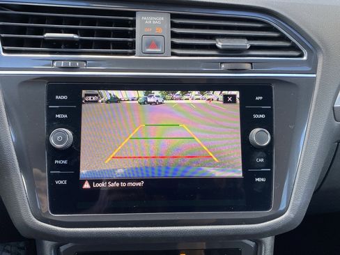 Used 2023 Volkswagen Tiguan SE FWD image 4