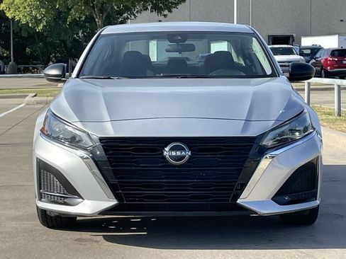 Used 2024 Nissan Altima 2.5 SV FWD image 7