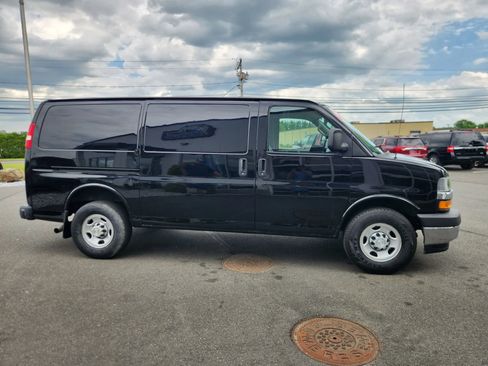 Used 2018 Chevrolet Express 2500 w/ Driver Convenience Package RWD image 19