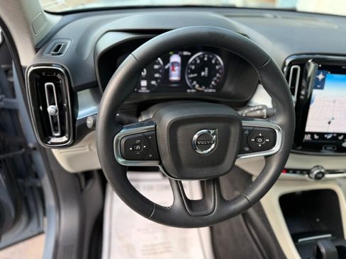 Used 2022 Volvo XC40 T5 Momentum w/ Premium Package AWD/4WD image 26