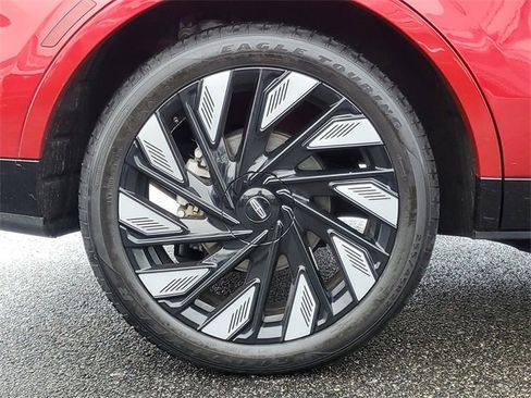 Certified 2024 Lincoln Nautilus Reserve w/ Equipment Group 202A image 9