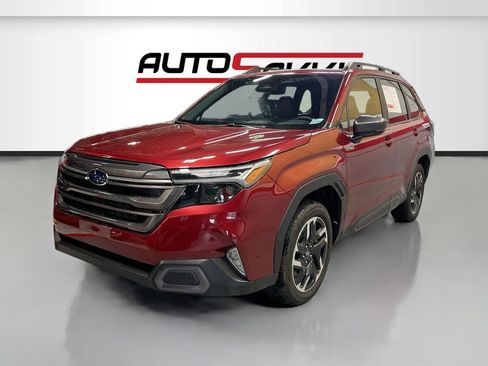 Used 2025 Subaru Forester Limited AWD/4WD image 3